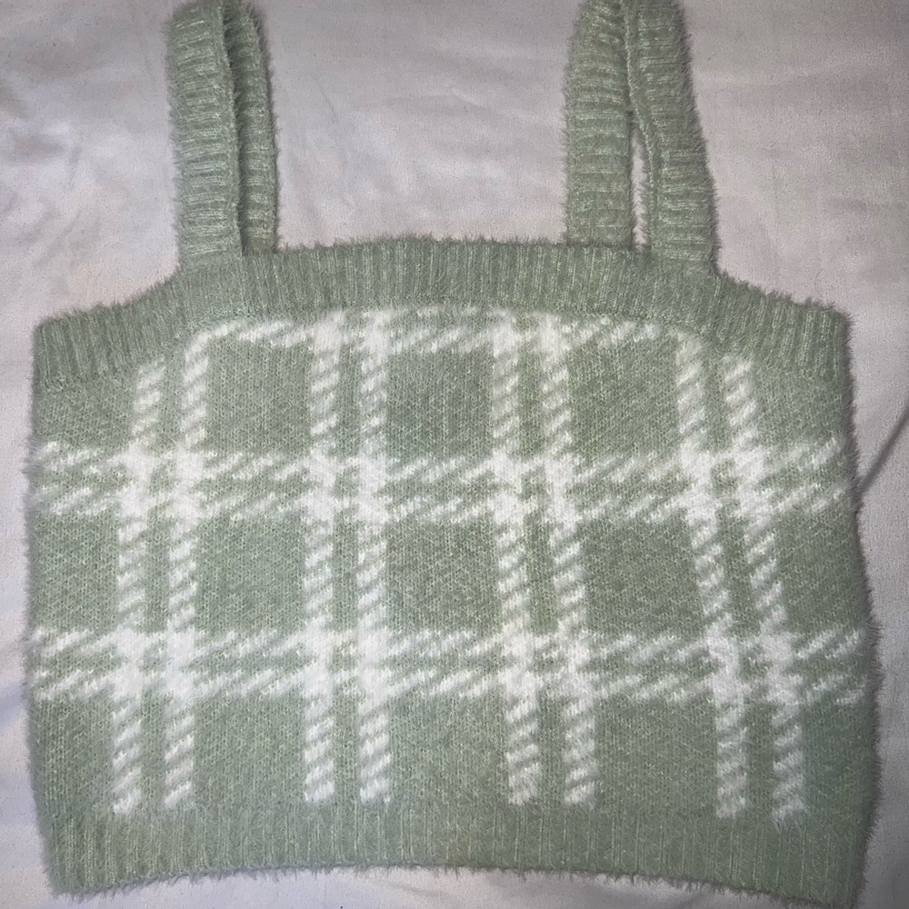 Fluffy green crop top - Picture 1 of 2